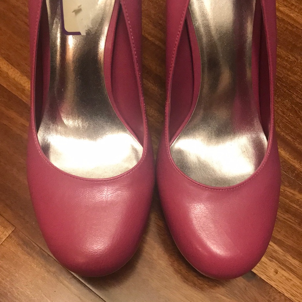 Never worn 🌟 Pink wedge heels